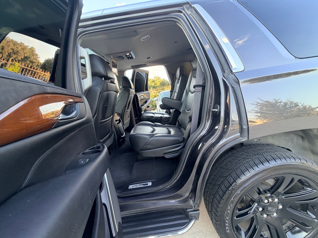 2017 Cadillac Escalade Image 17