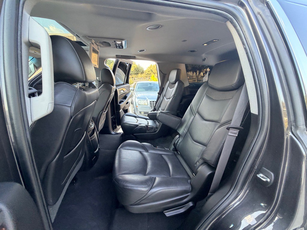 2017 Cadillac Escalade Image 18
