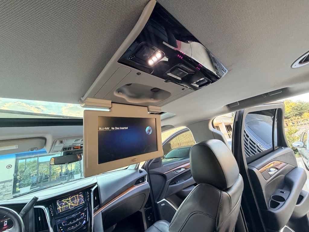 2017 Cadillac Escalade Image 20
