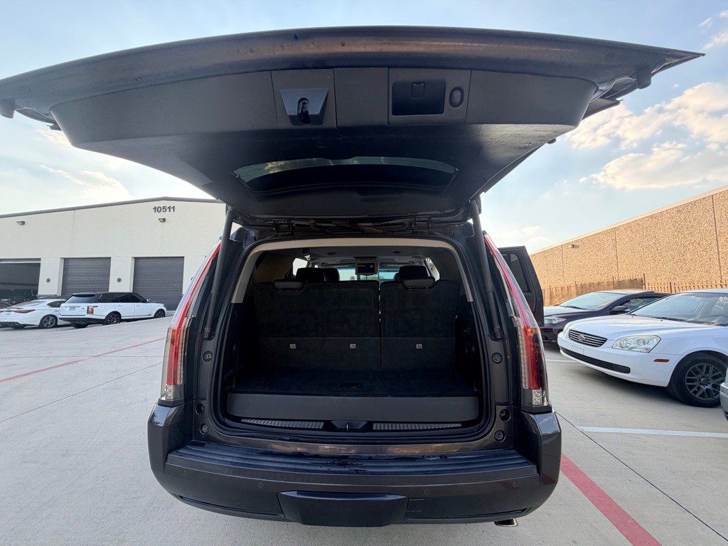 2017 Cadillac Escalade Image 21