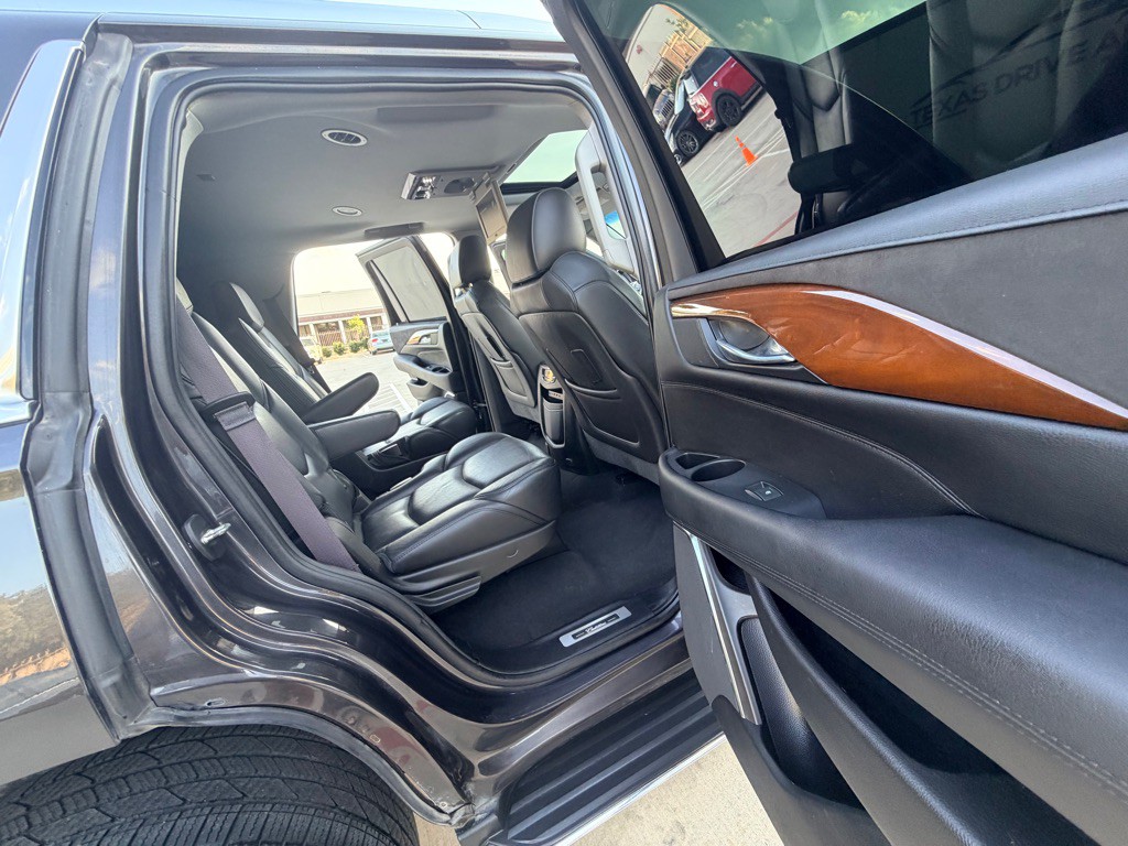 2017 Cadillac Escalade Image 22