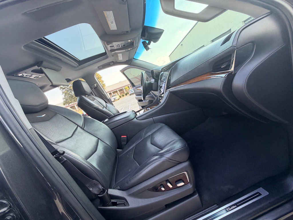 2017 Cadillac Escalade Image 27