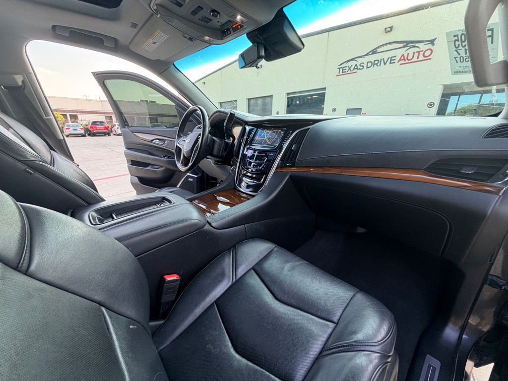 2017 Cadillac Escalade Image 28