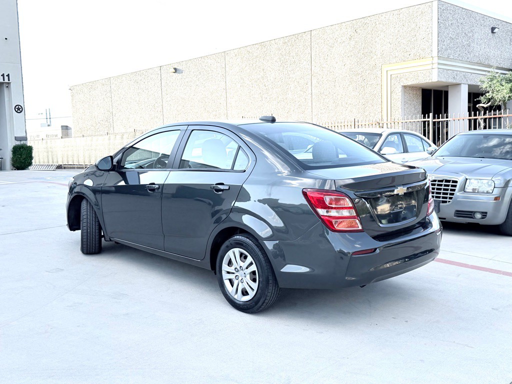 2017 Chevrolet Sonic Image 3