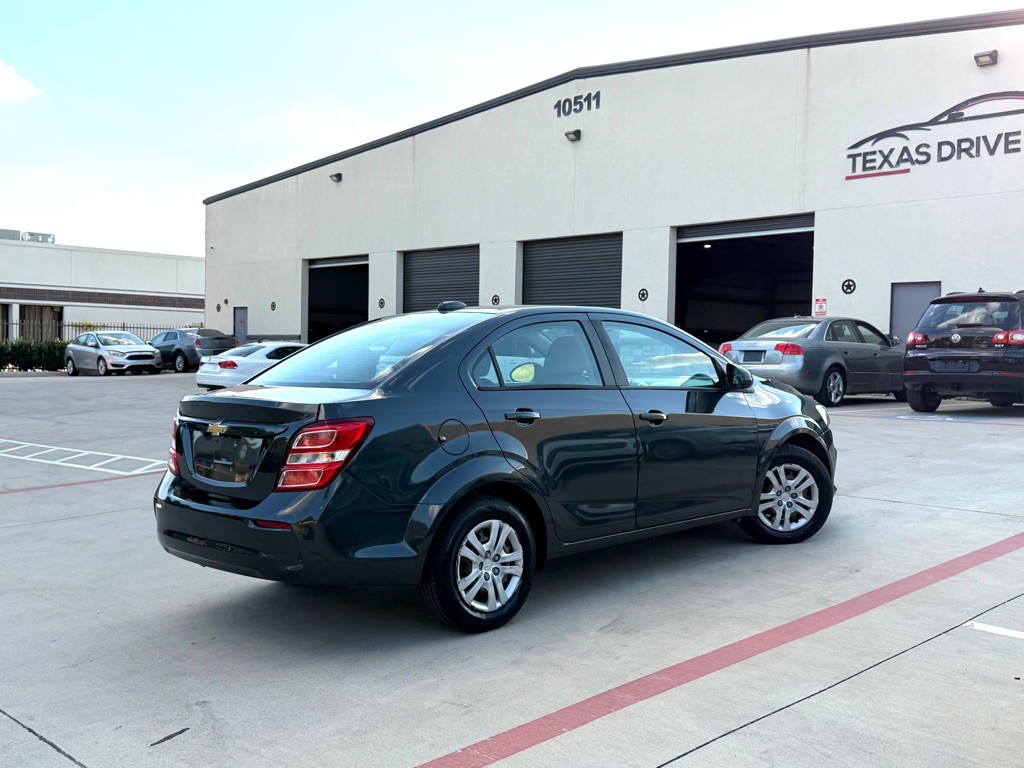 2017 Chevrolet Sonic Image 5