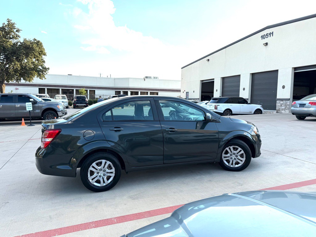 2017 Chevrolet Sonic Image 6