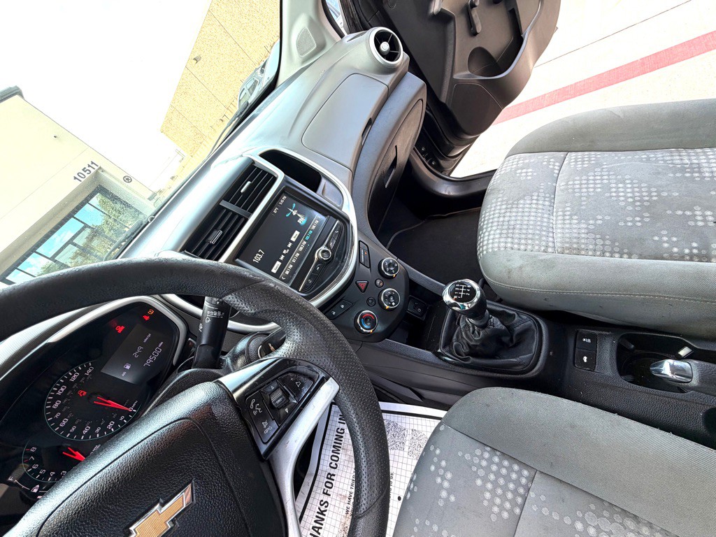 2017 Chevrolet Sonic Image 11