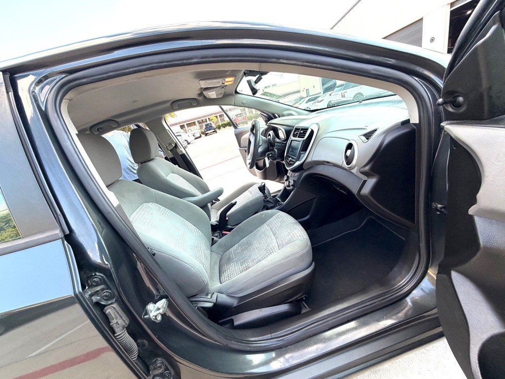 2017 Chevrolet Sonic Image 16