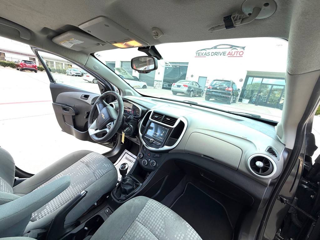2017 Chevrolet Sonic Image 17
