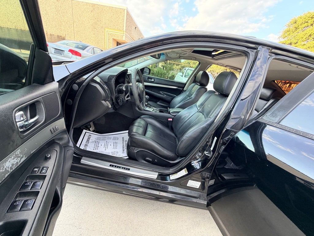 2012 INFINITI G37 Image 11