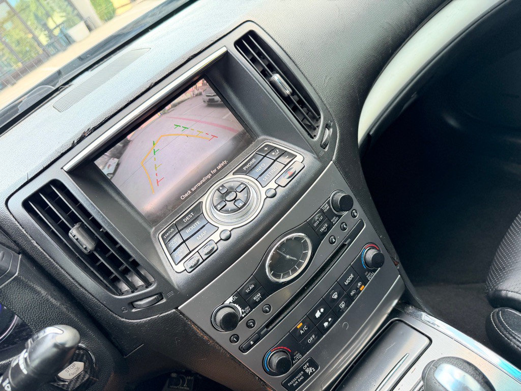 2012 INFINITI G37 Image 18