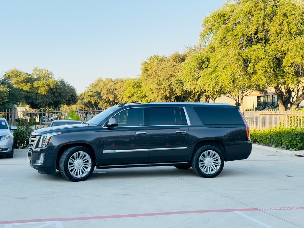2016 Cadillac Escalade Image 4