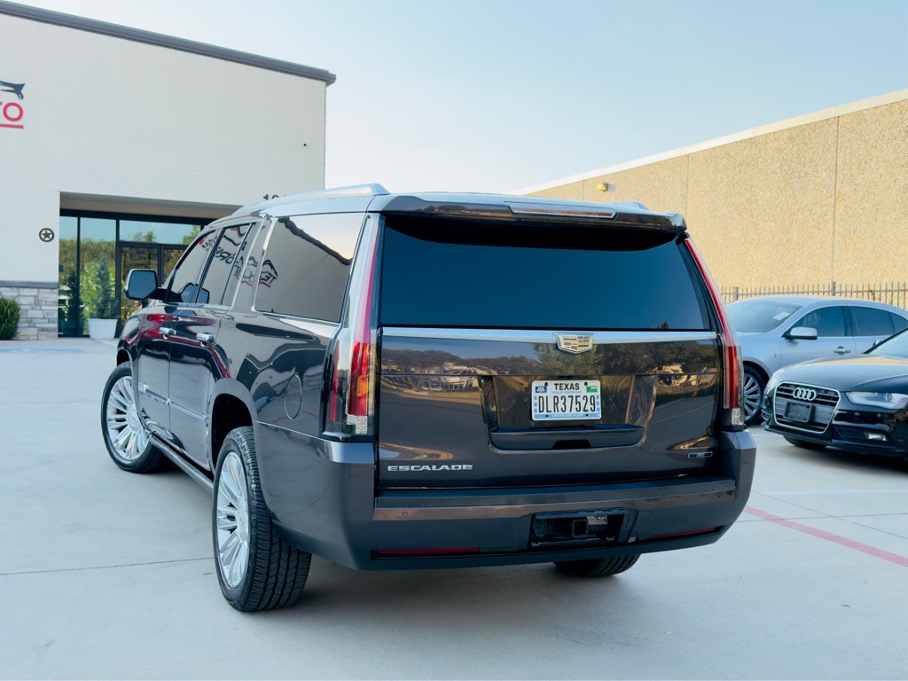 2016 Cadillac Escalade Image 6
