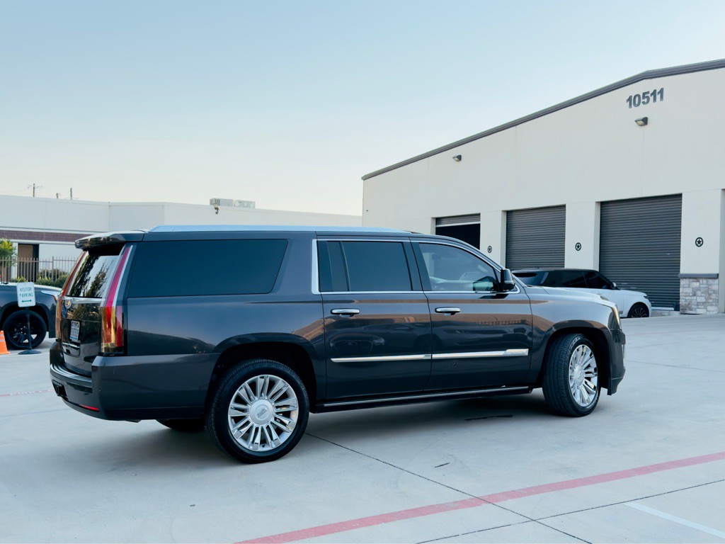 2016 Cadillac Escalade Image 8