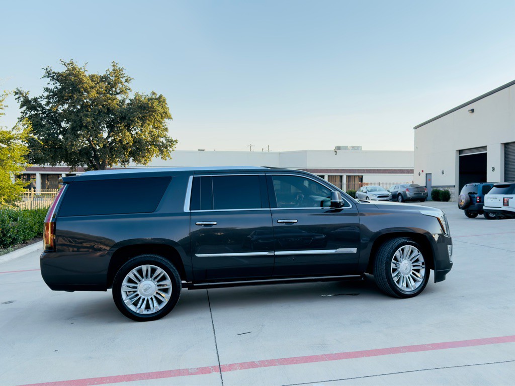2016 Cadillac Escalade Image 9