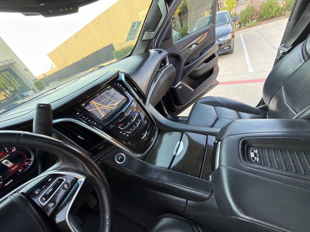 2016 Cadillac Escalade Image 16