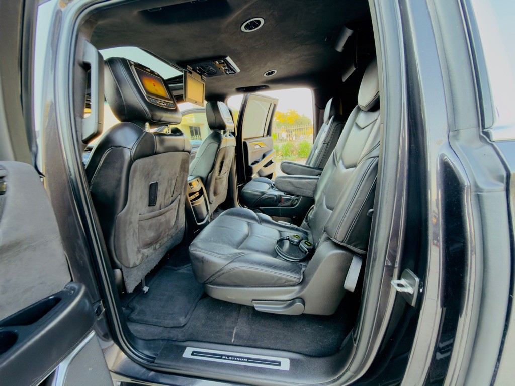 2016 Cadillac Escalade Image 18