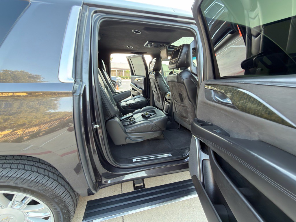 2016 Cadillac Escalade Image 24