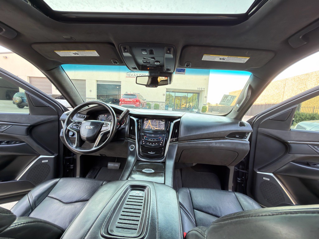 2016 Cadillac Escalade Image 30