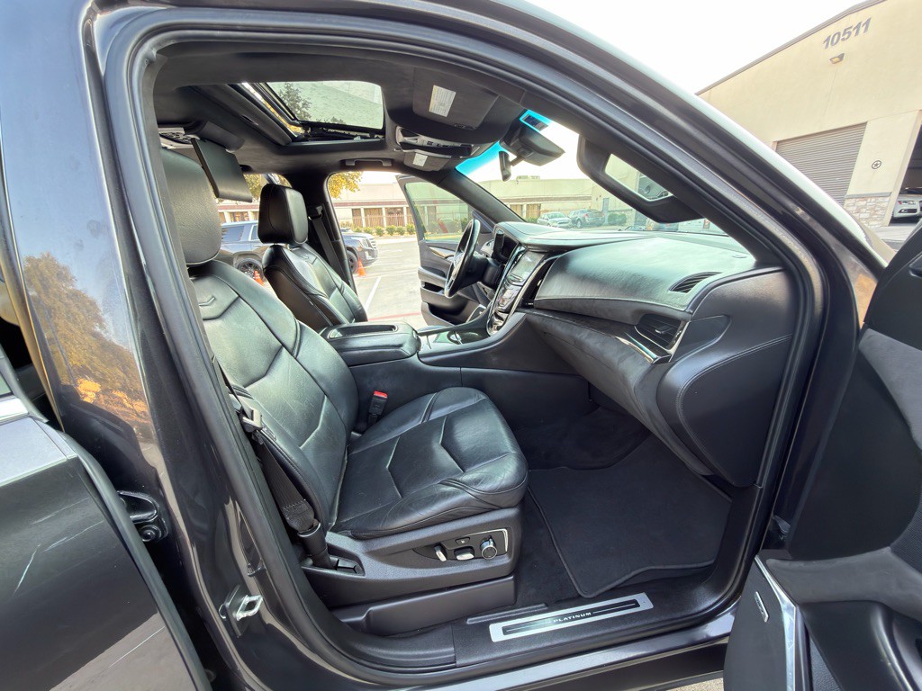 2016 Cadillac Escalade Image 32