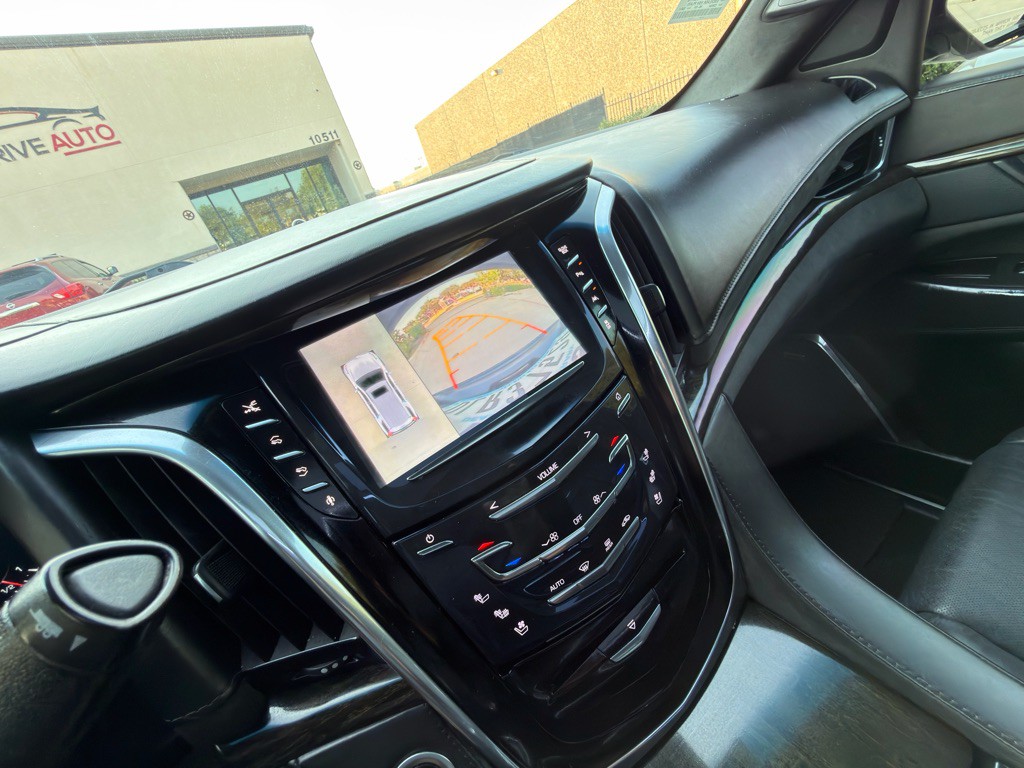 2016 Cadillac Escalade Image 35