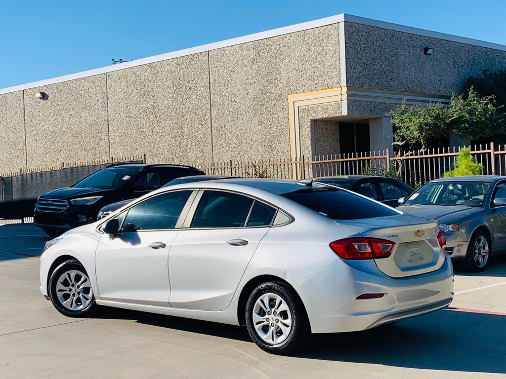 2019 Chevrolet Cruze Image 7
