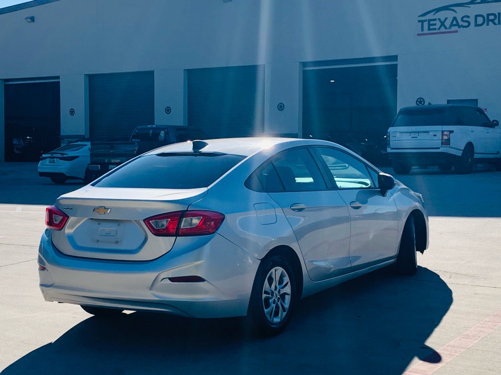 2019 Chevrolet Cruze Image 9