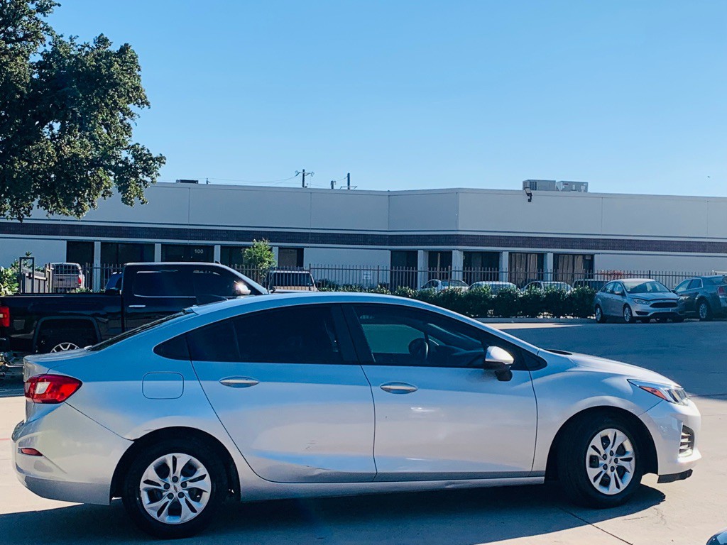 2019 Chevrolet Cruze Image 10