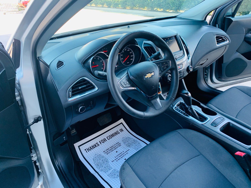 2019 Chevrolet Cruze Image 12