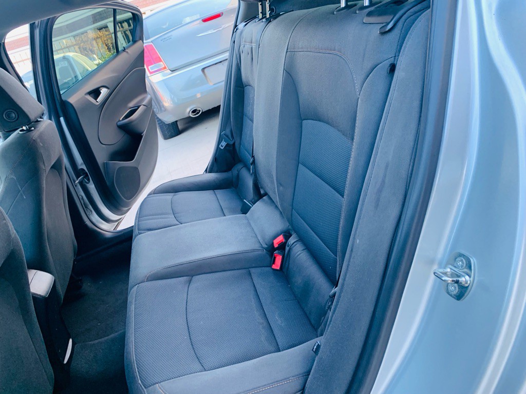 2019 Chevrolet Cruze Image 17