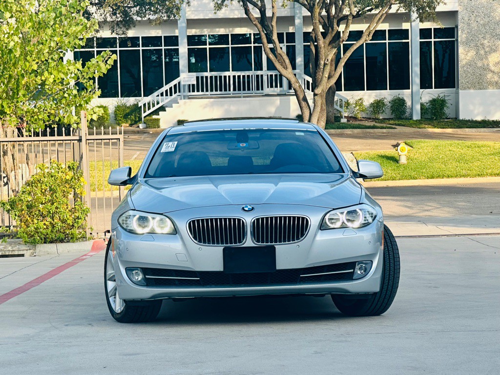 2011 BMW 5 Series Image 2
