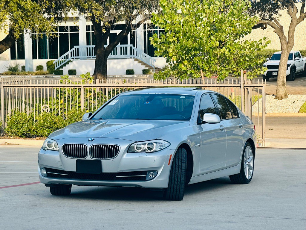 2011 BMW 5 Series Image 3