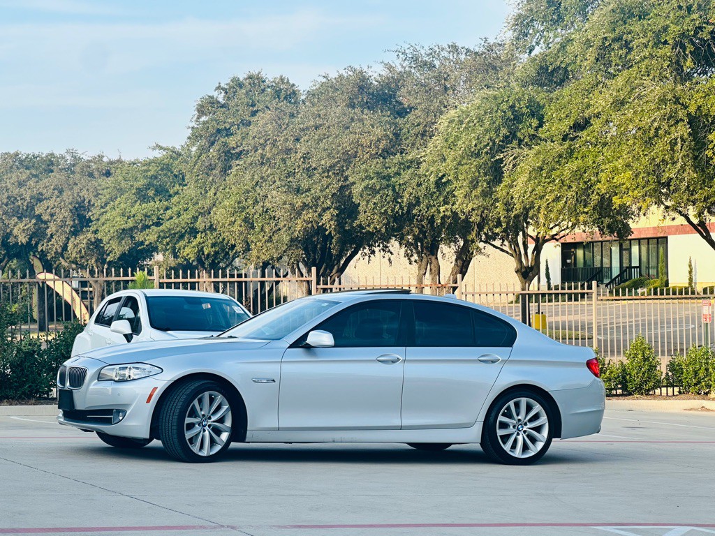 2011 BMW 5 Series Image 4