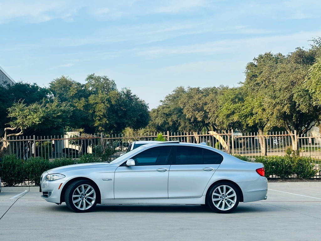 2011 BMW 5 Series Image 6