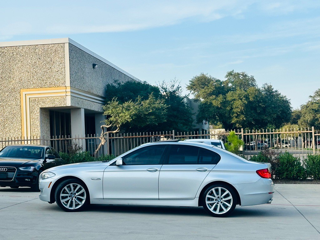 2011 BMW 5 Series Image 7