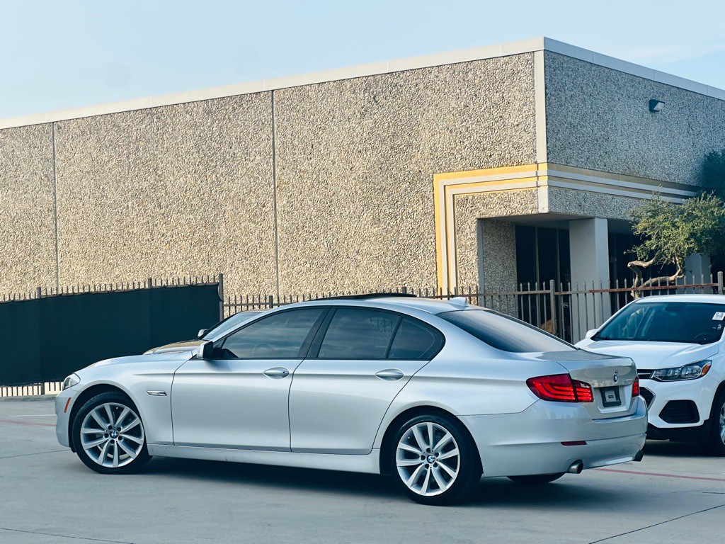 2011 BMW 5 Series Image 8