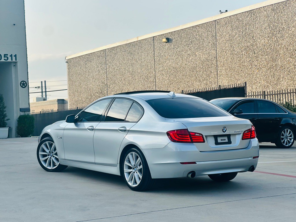 2011 BMW 5 Series Image 9