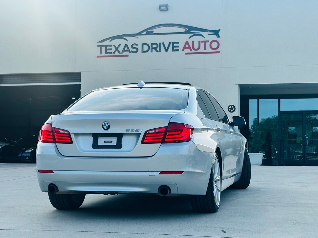 2011 BMW 5 Series Image 11
