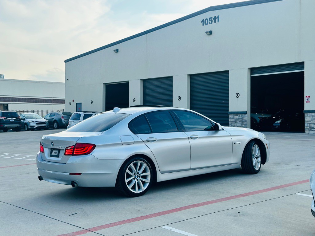 2011 BMW 5 Series Image 12