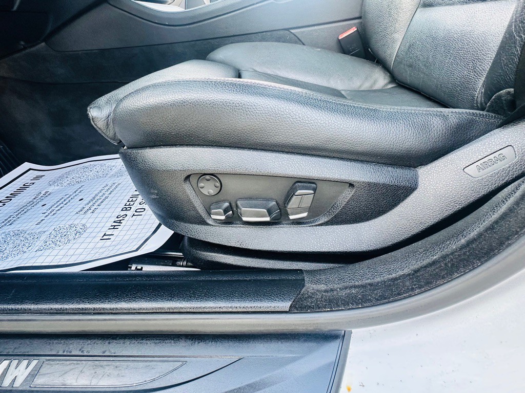 2011 BMW 5 Series Image 17