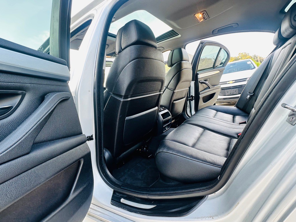 2011 BMW 5 Series Image 18