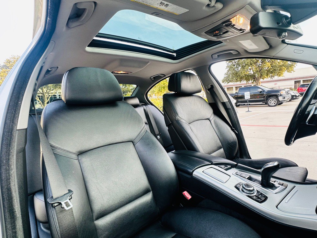 2011 BMW 5 Series Image 22