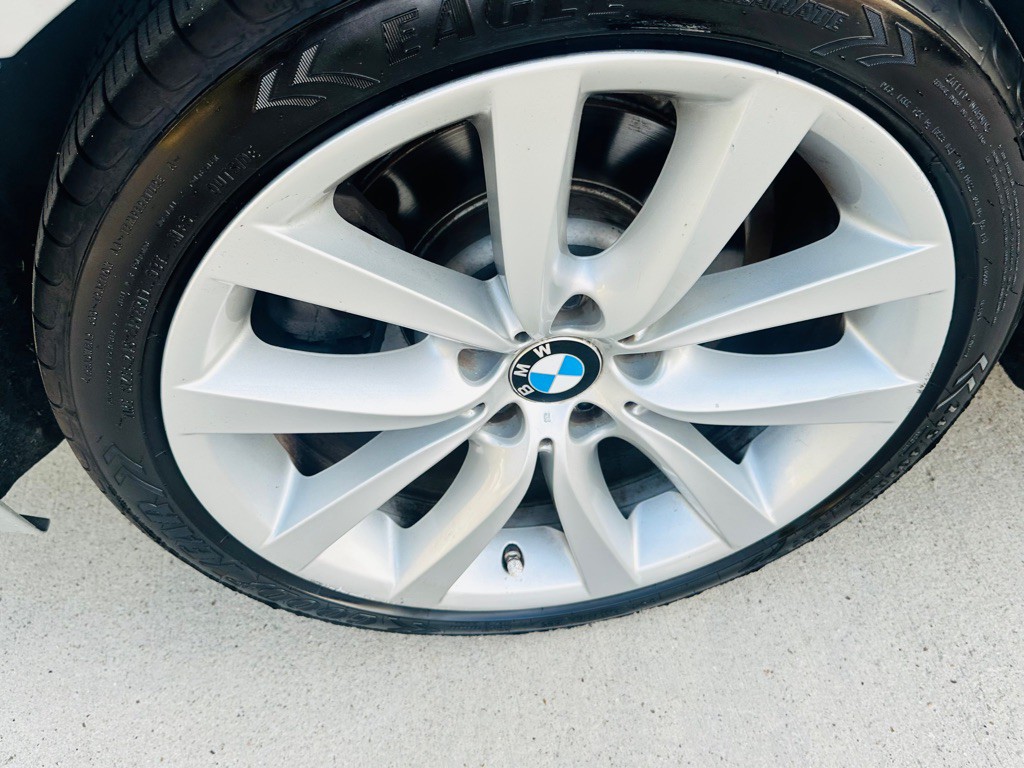 2011 BMW 5 Series Image 29