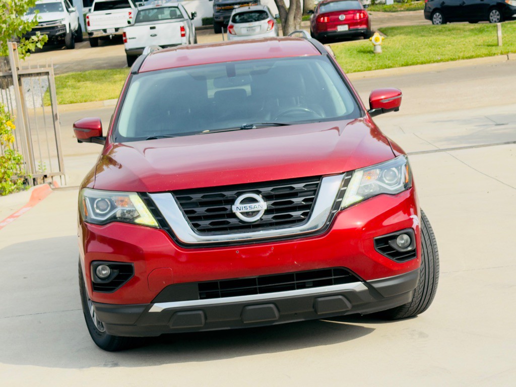 2017 Nissan Pathfinder Image 2