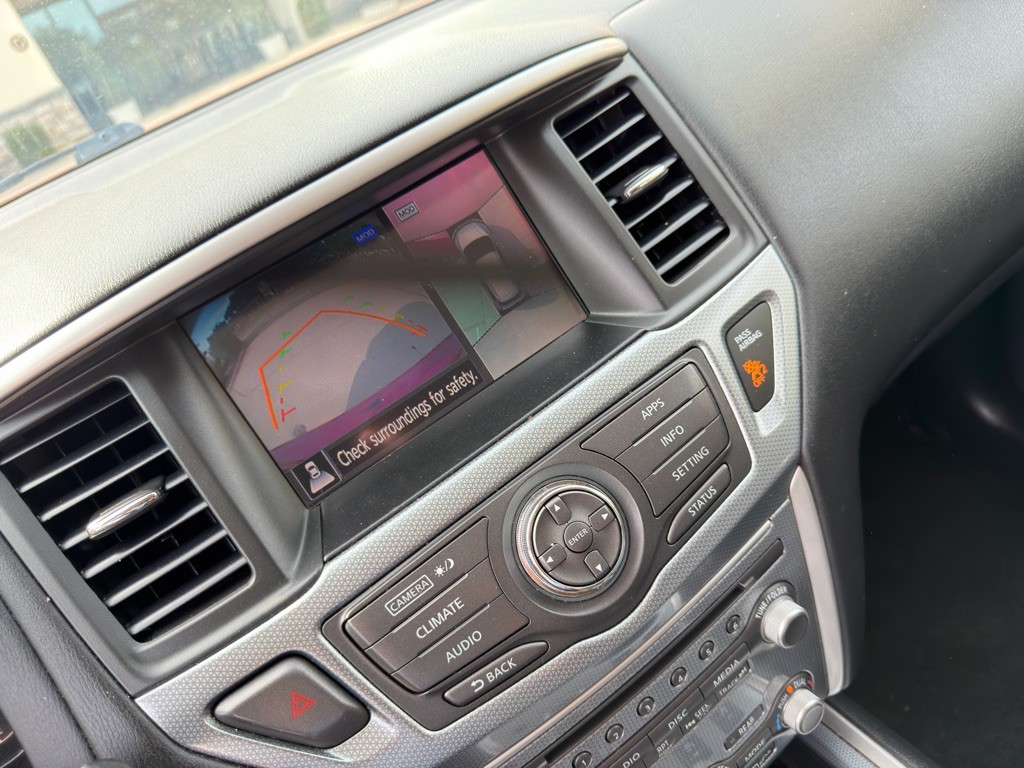 2017 Nissan Pathfinder Image 15