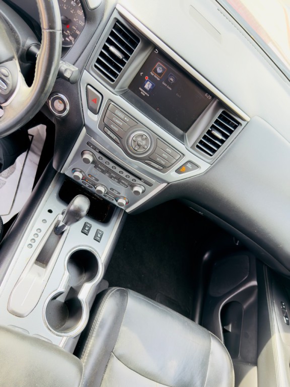 2017 Nissan Pathfinder Image 16