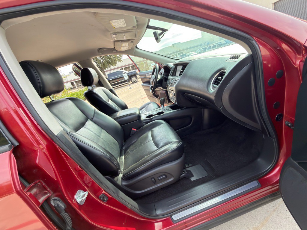 2017 Nissan Pathfinder Image 25