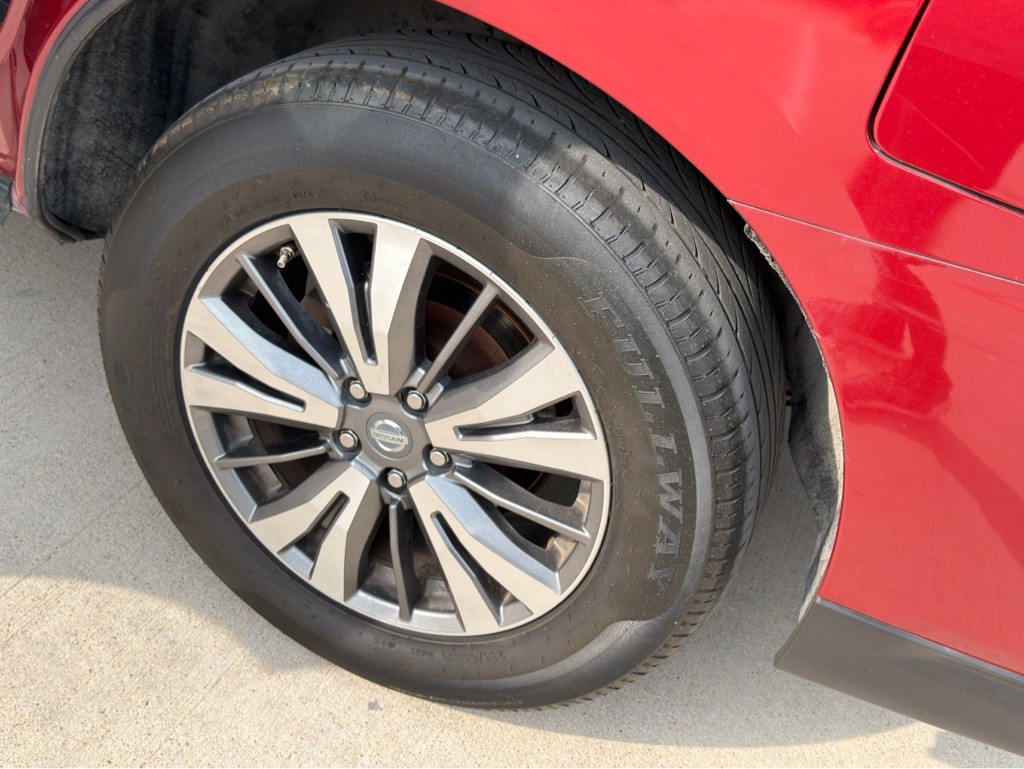 2017 Nissan Pathfinder Image 28