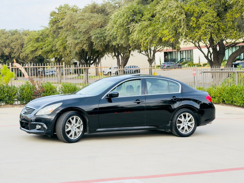 2011 INFINITI G37 Image 4