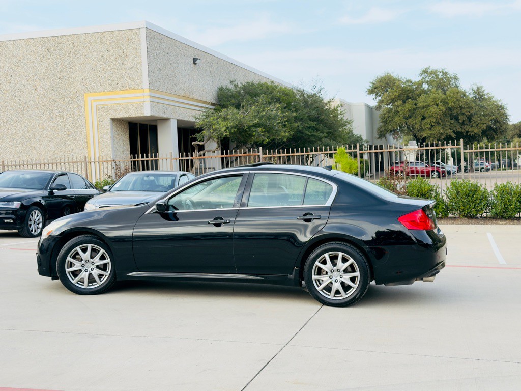 2011 INFINITI G37 Image 5